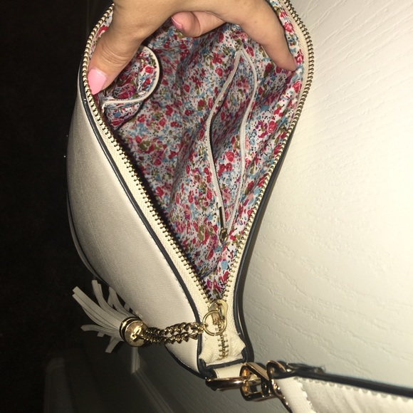 Boutique Cream Bucket Bag - Picture 2 of 3